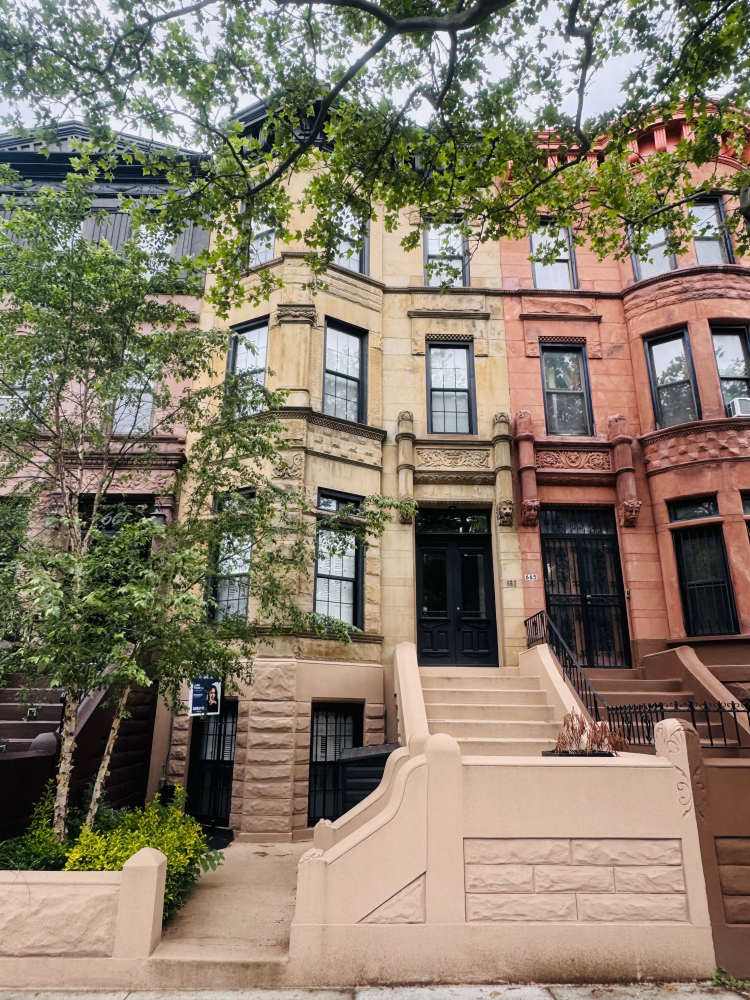 663 PUTNAM Avenue