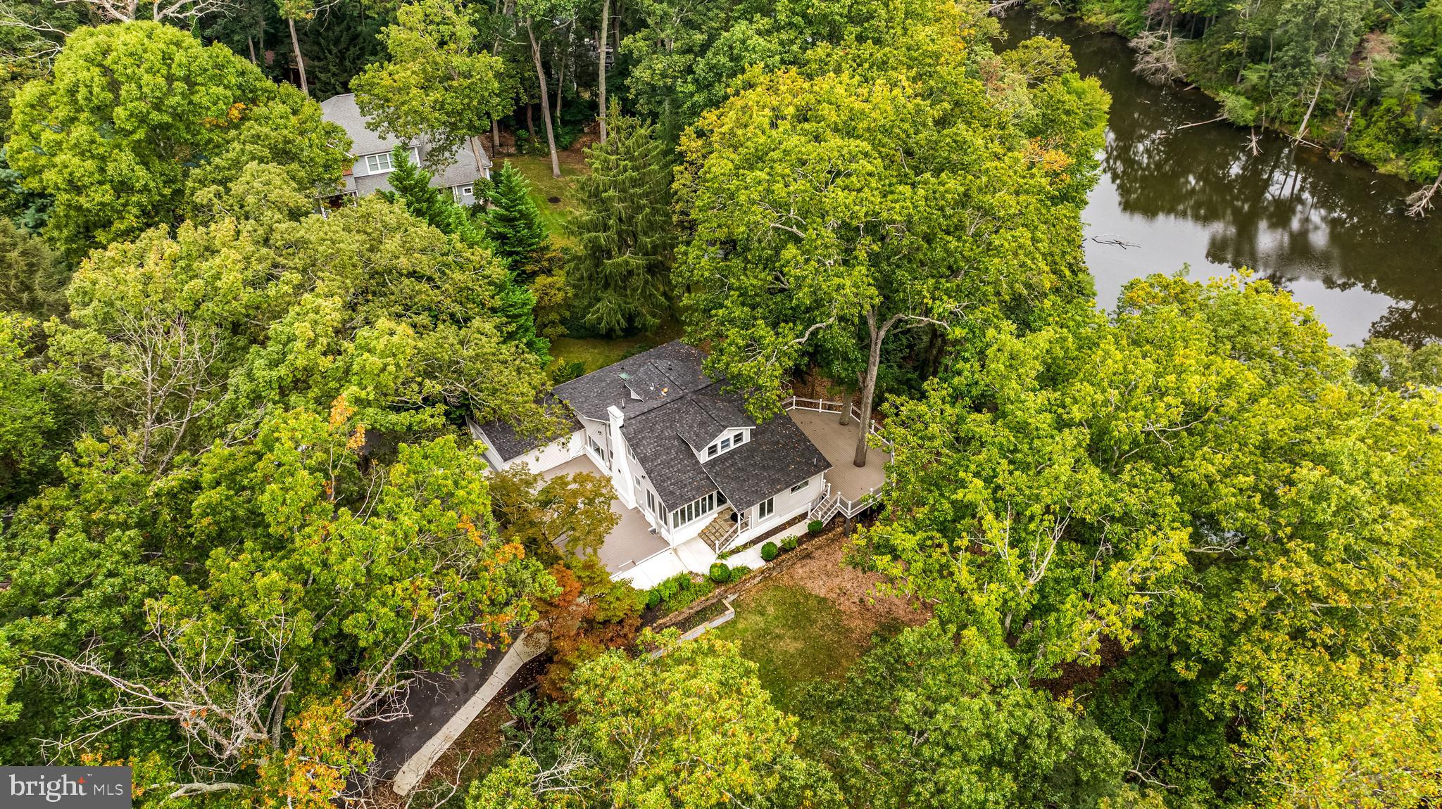 616 LAKELAND ROAD S