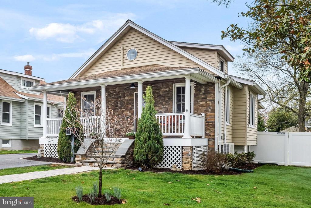 526 HAWTHORNE ROAD