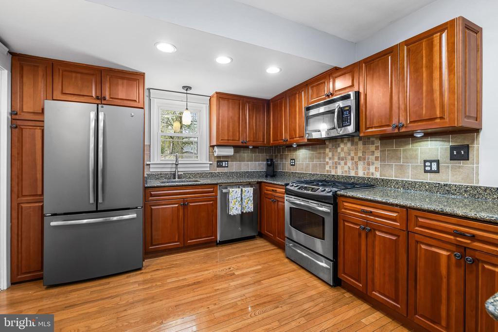 526 HAWTHORNE ROAD