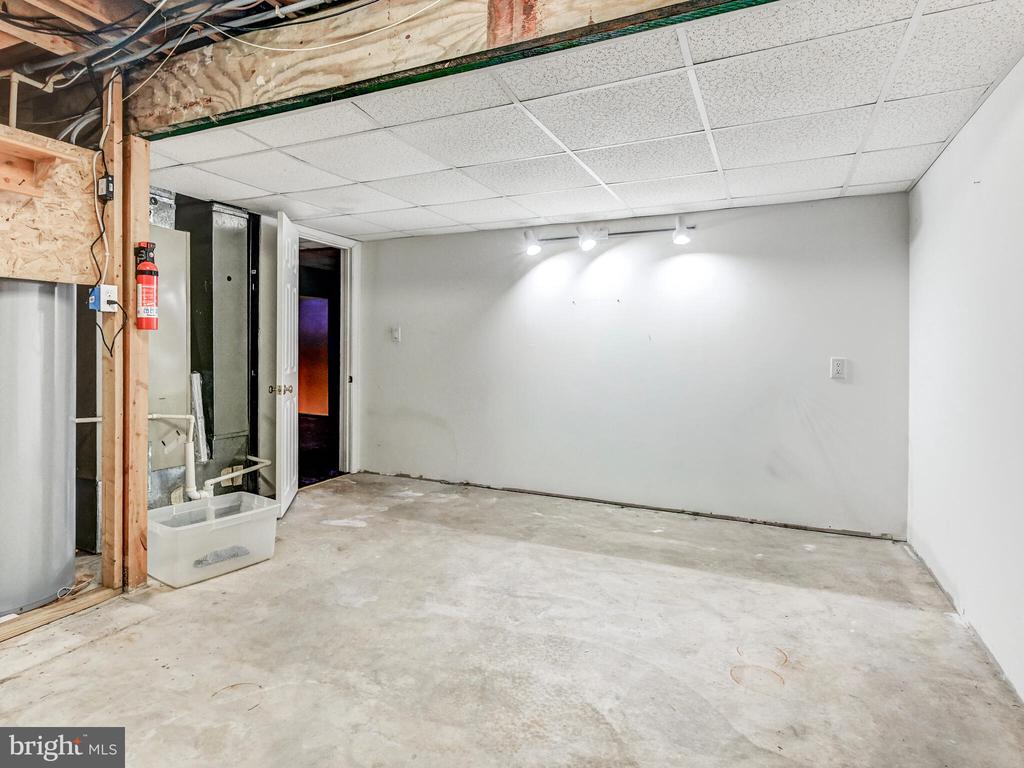 1301 WATER OAK DRIVE
