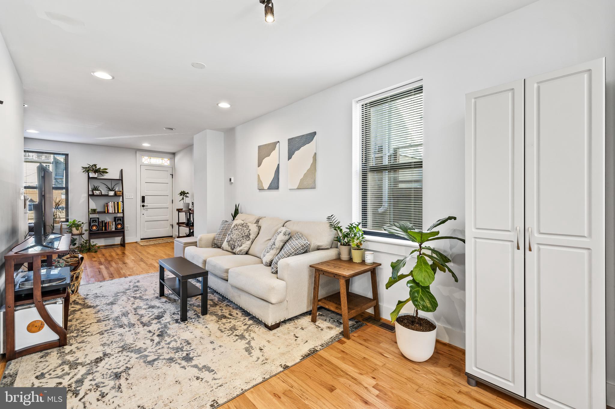 901 S Streeper STREET