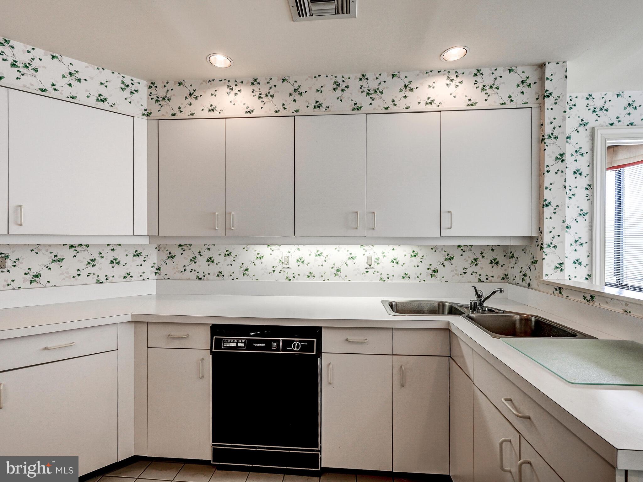 3704 N Charles St N #505