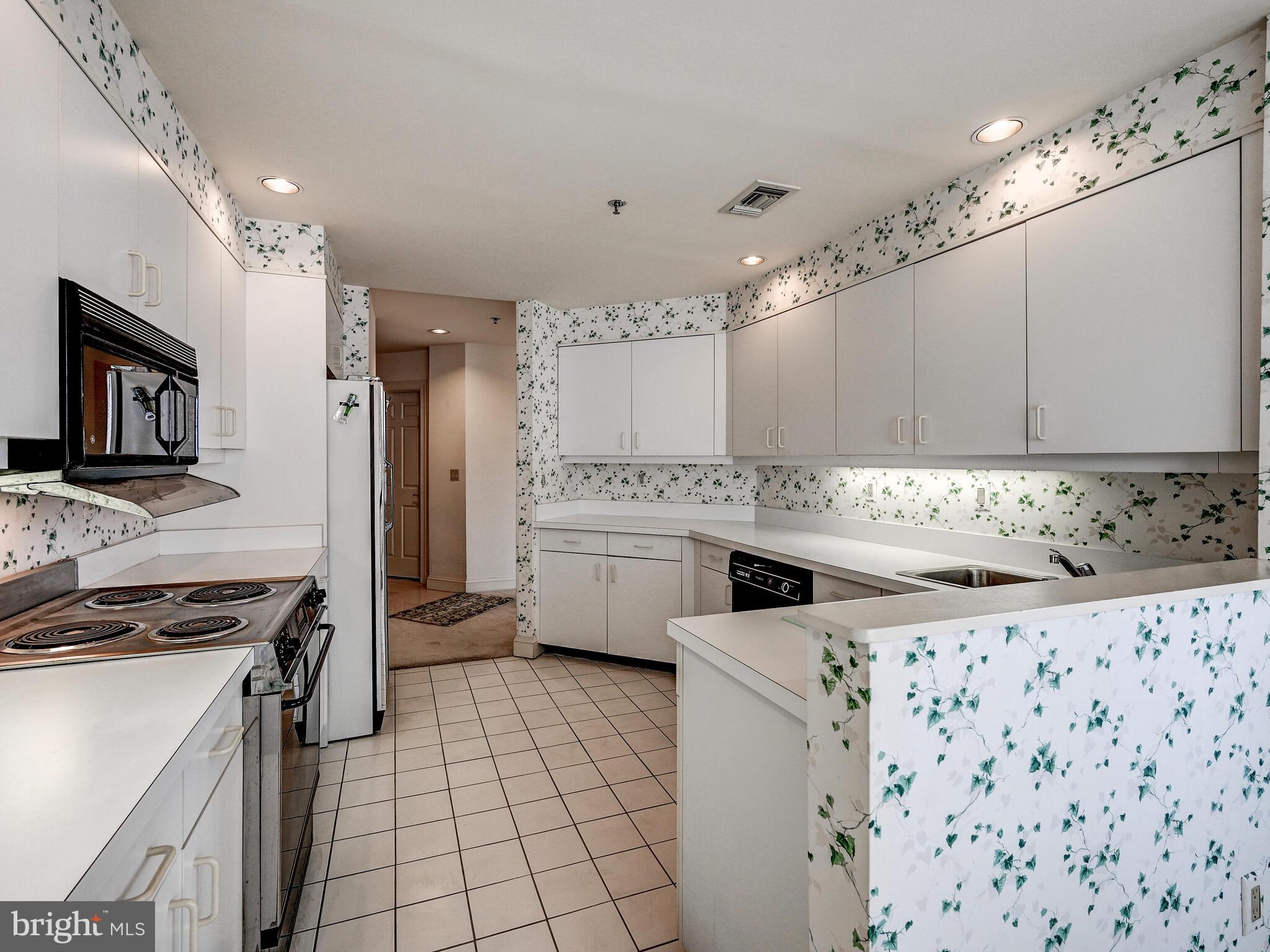 3704 N Charles St N #505