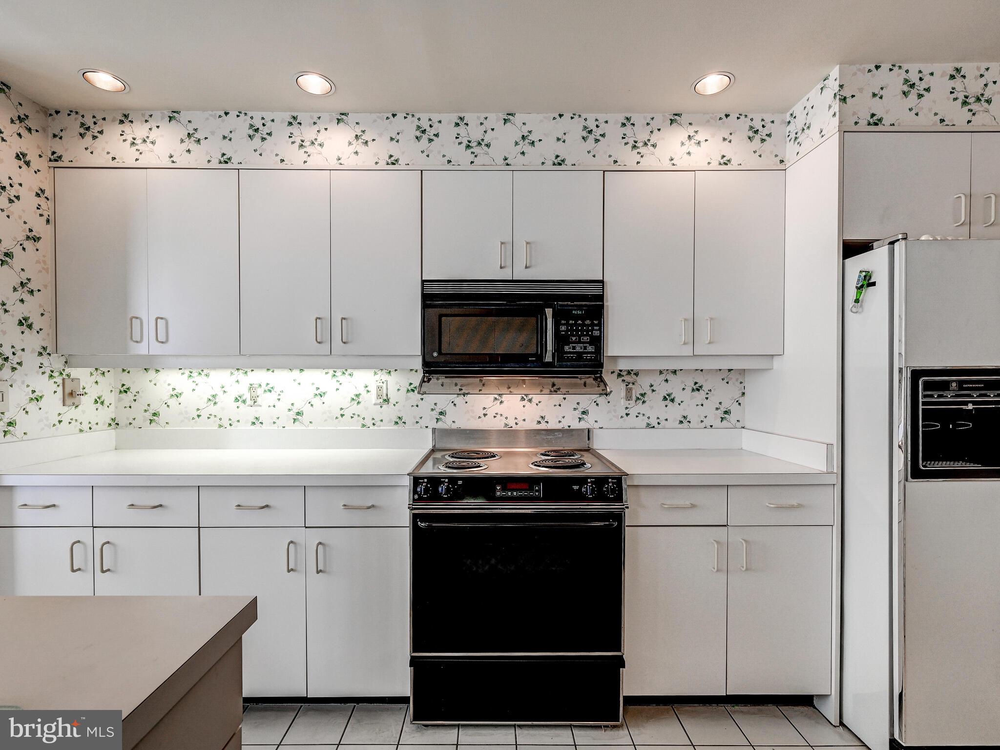 3704 N Charles St N #505