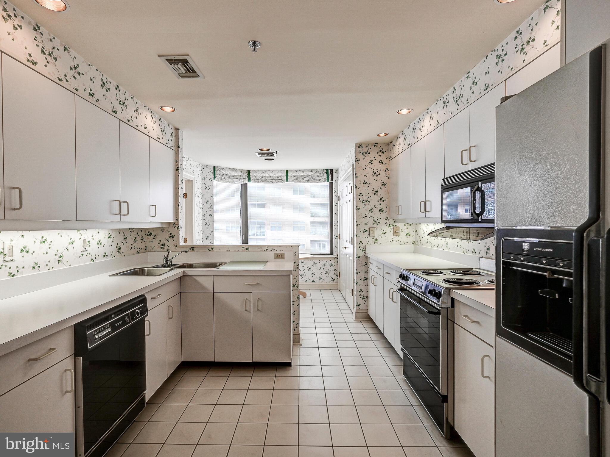 3704 N Charles St N #505