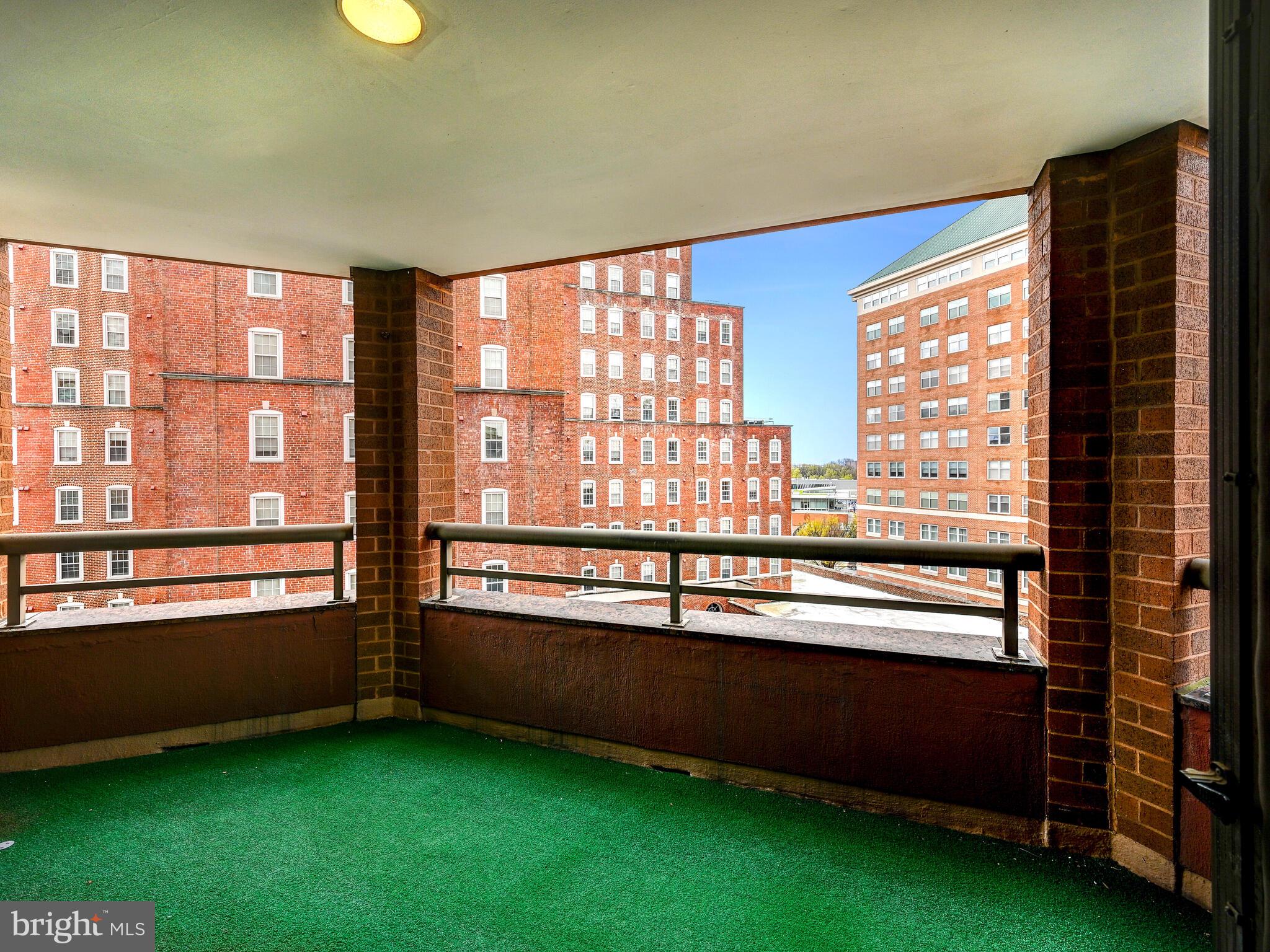 3704 N Charles St N #505