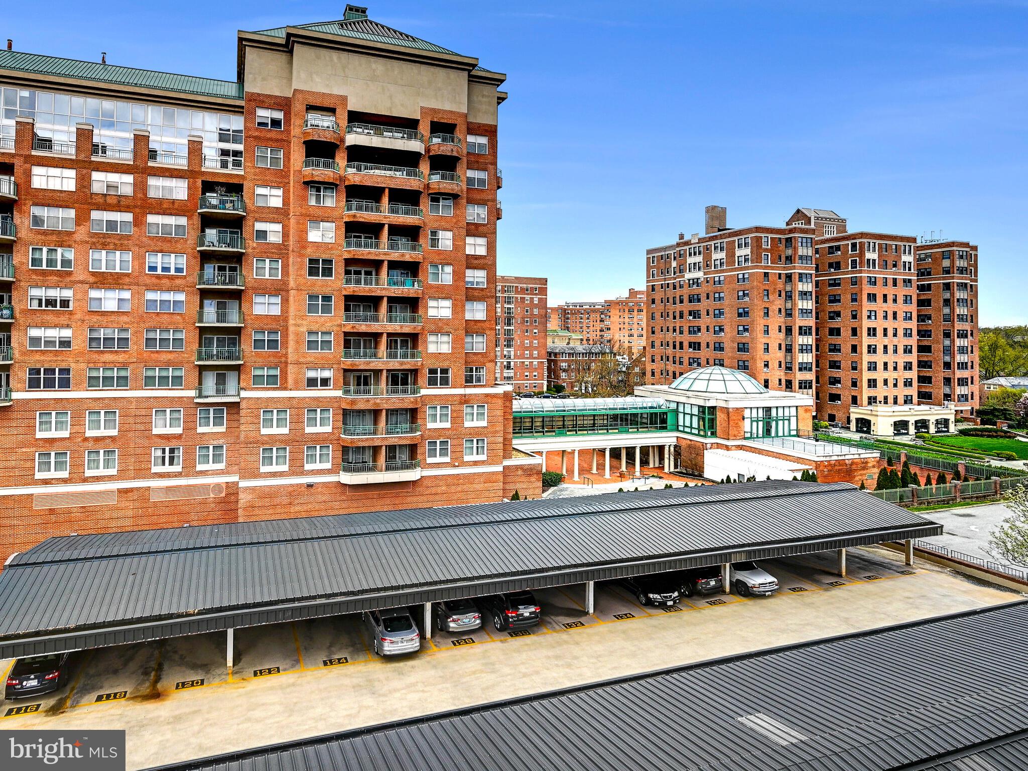 3704 N Charles St N #505