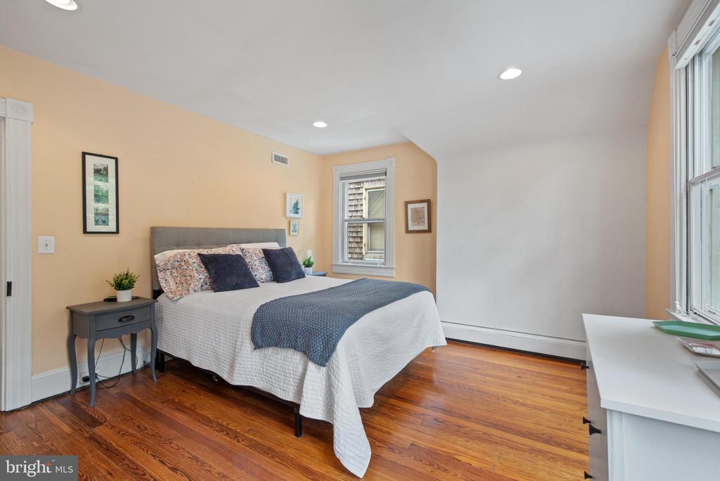 4643 Schenley Rd