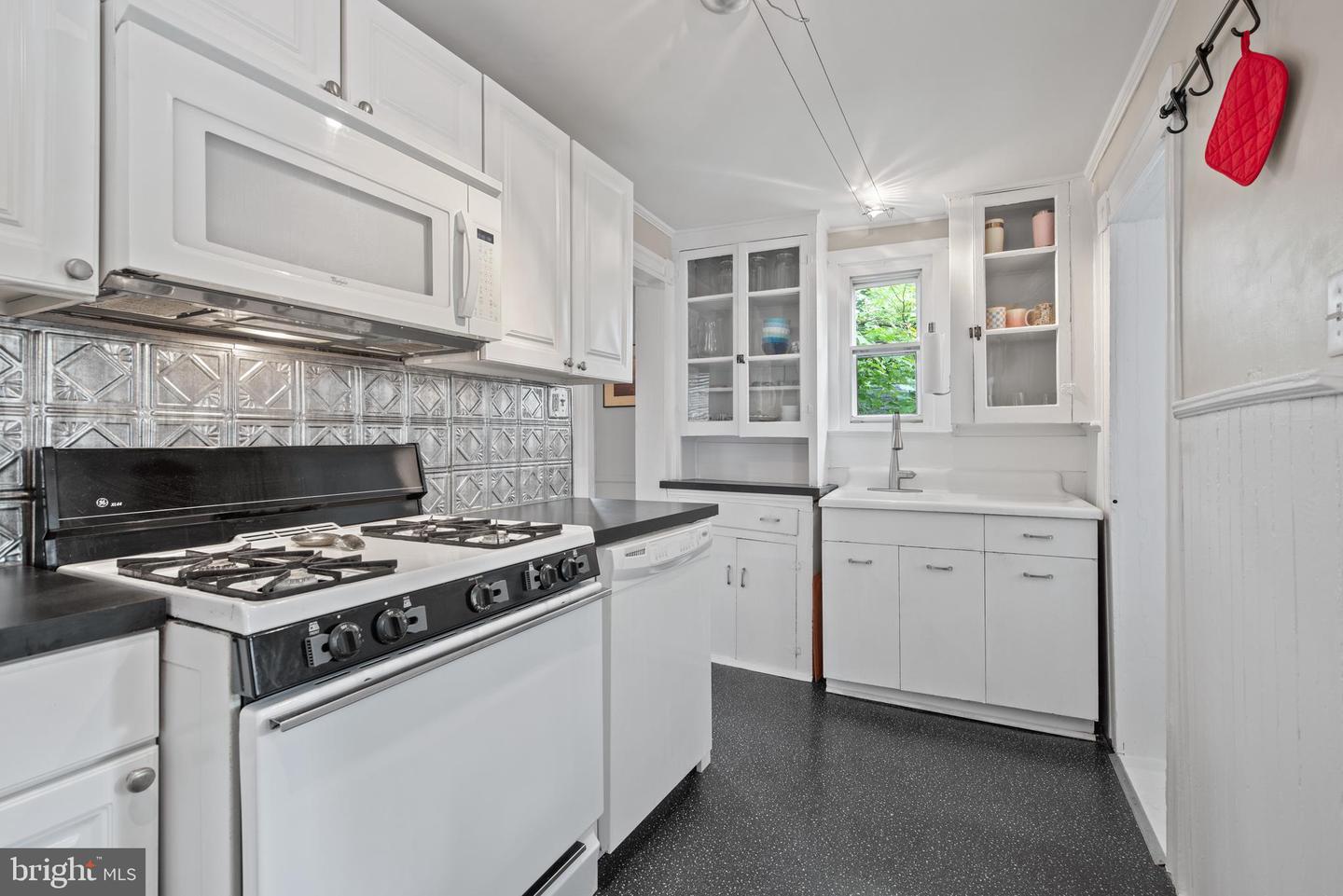 4643 Schenley Rd