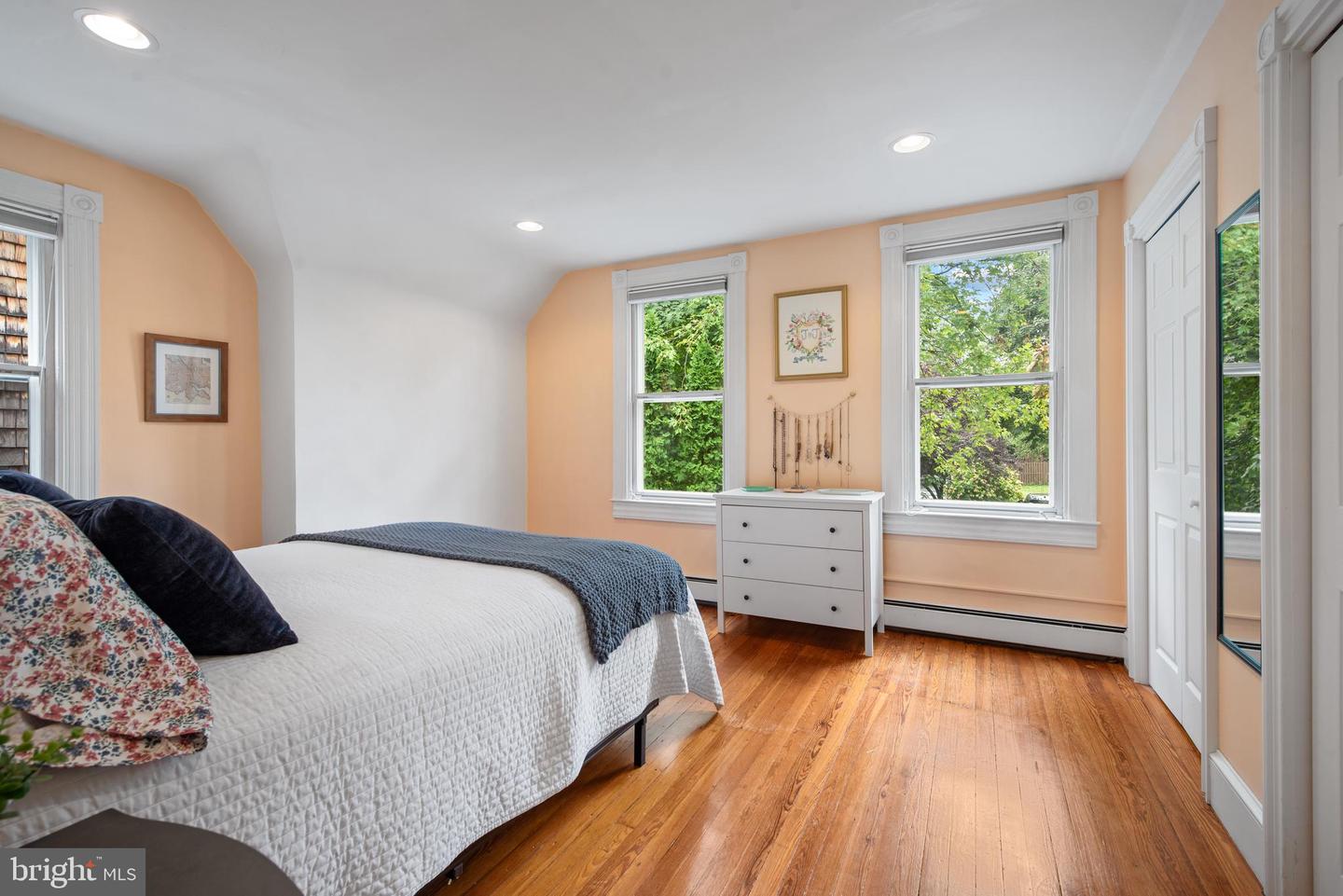 4643 Schenley Rd