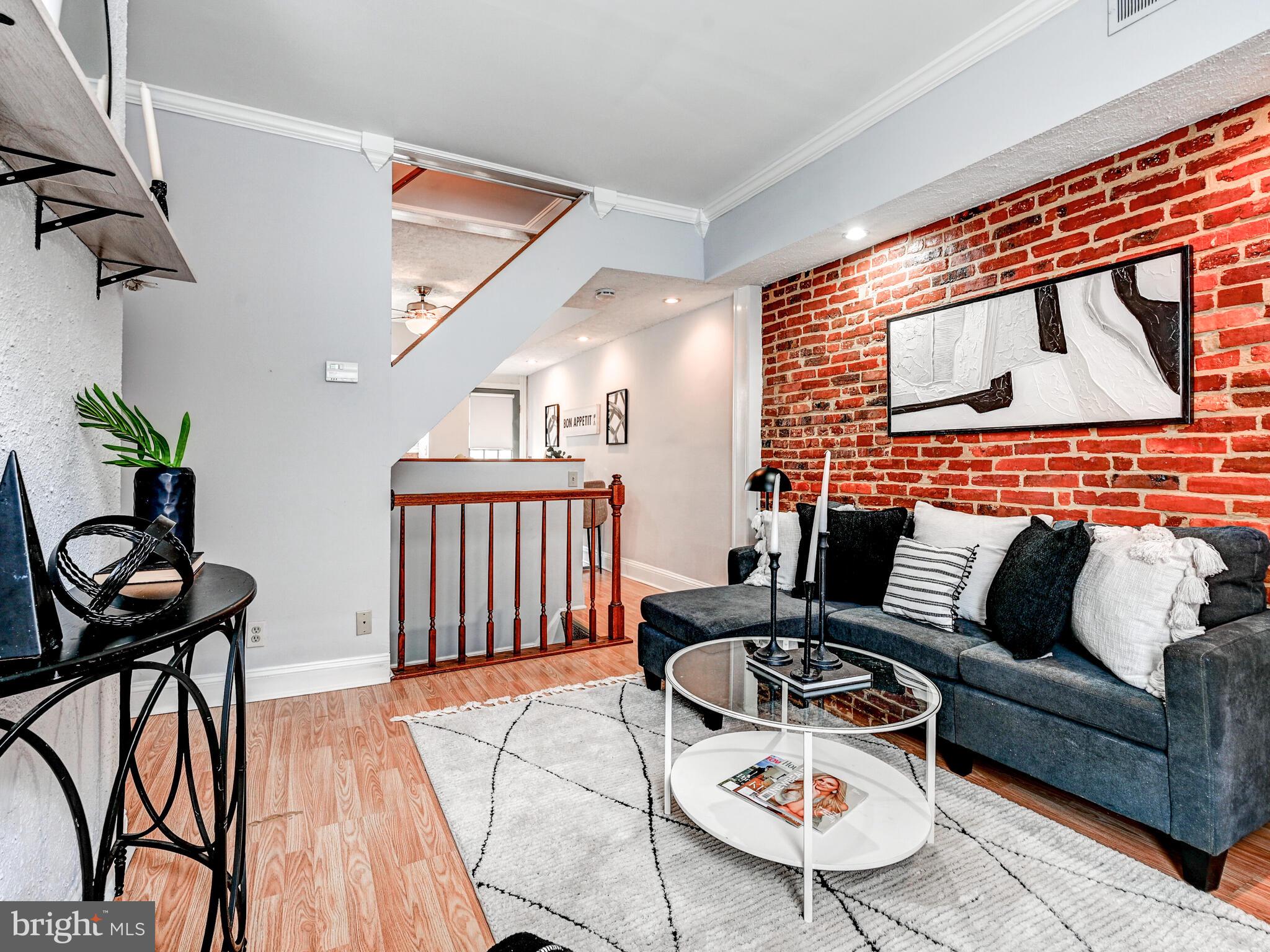 23 Rose St N