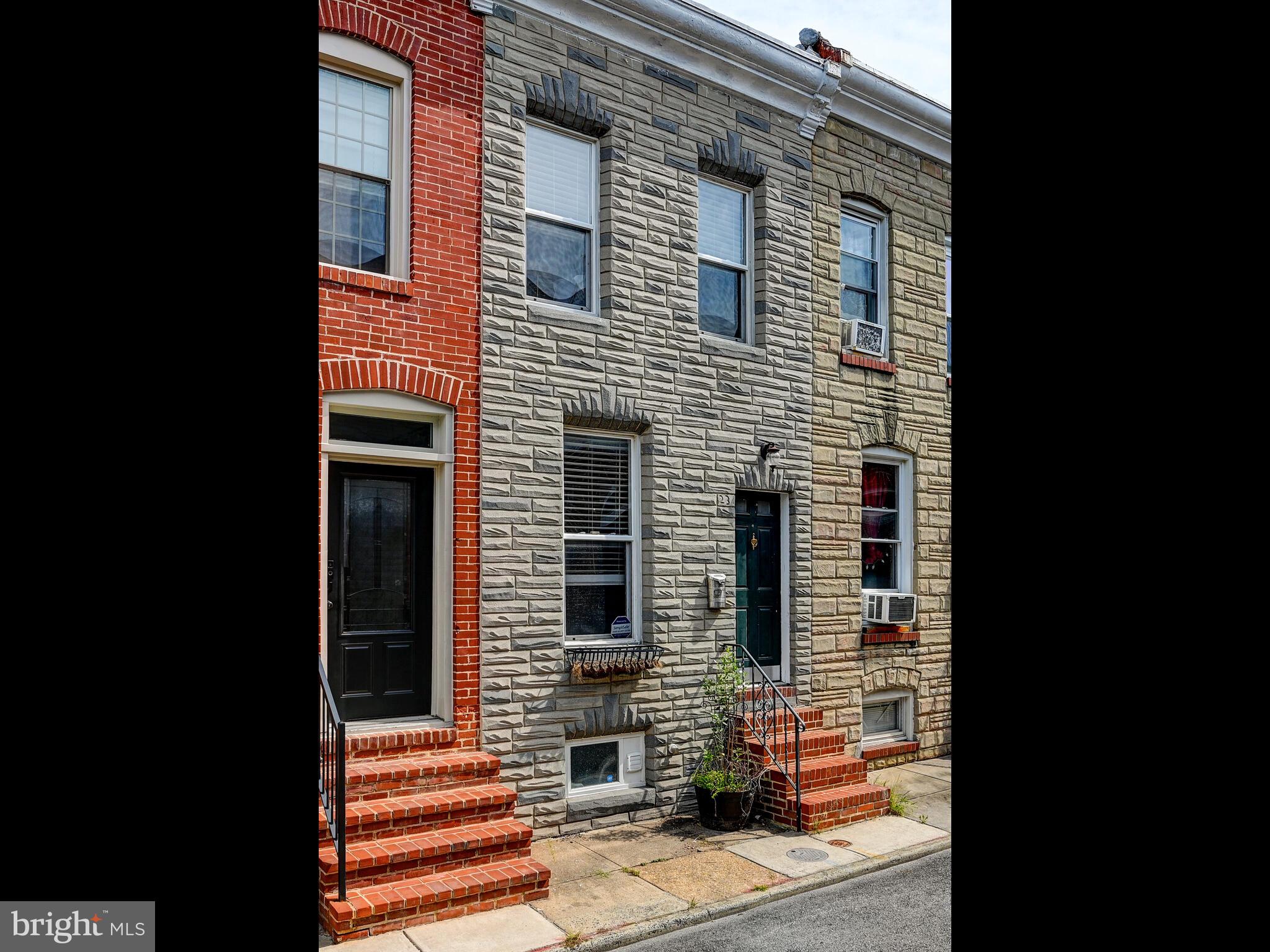 23 Rose St N