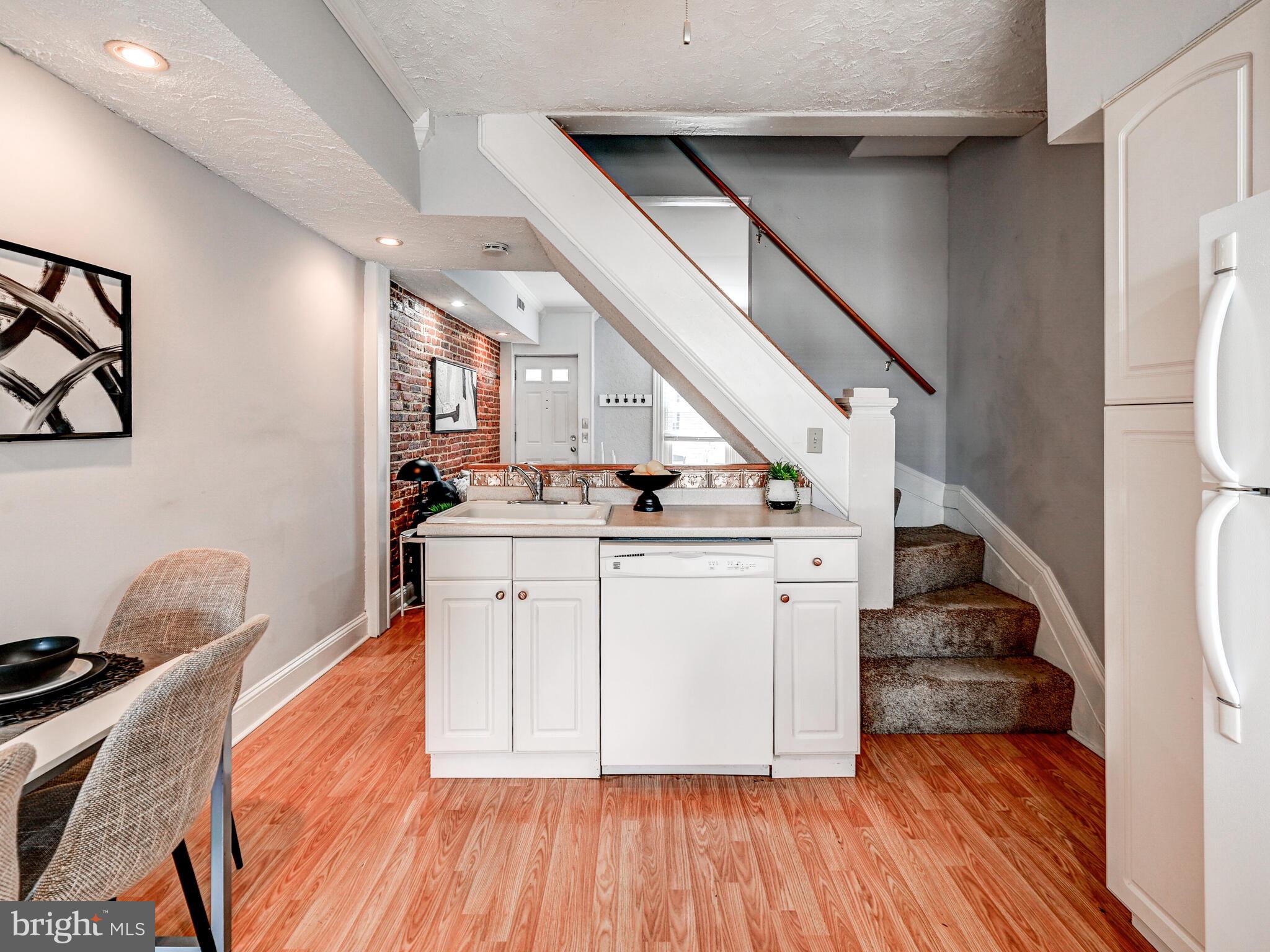 23 Rose St N