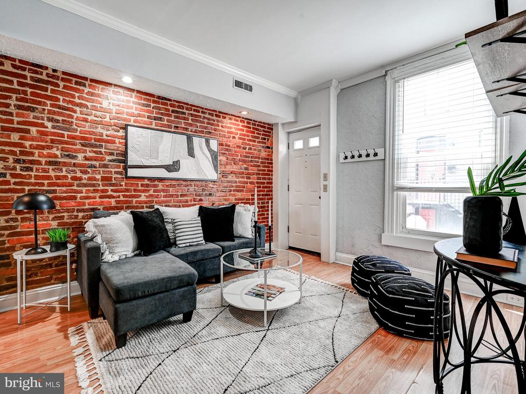 23 Rose St N