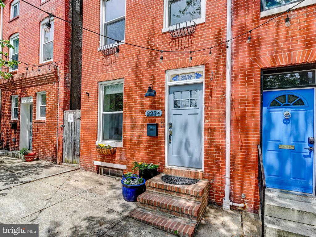 2234 E Fairmount Ave