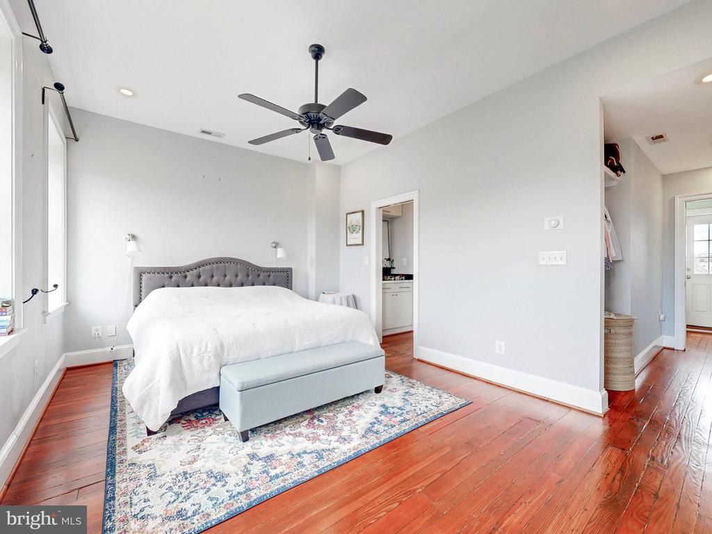 2015 E Baltimore St