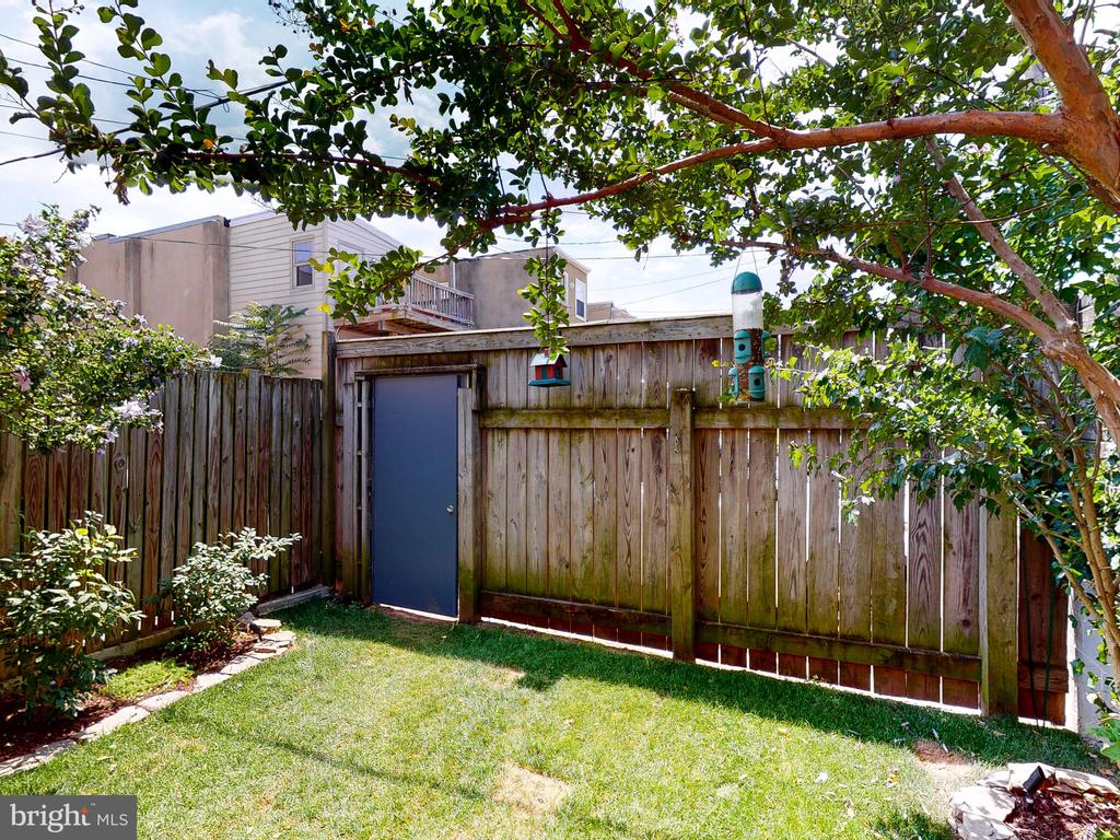 2015 E Baltimore St
