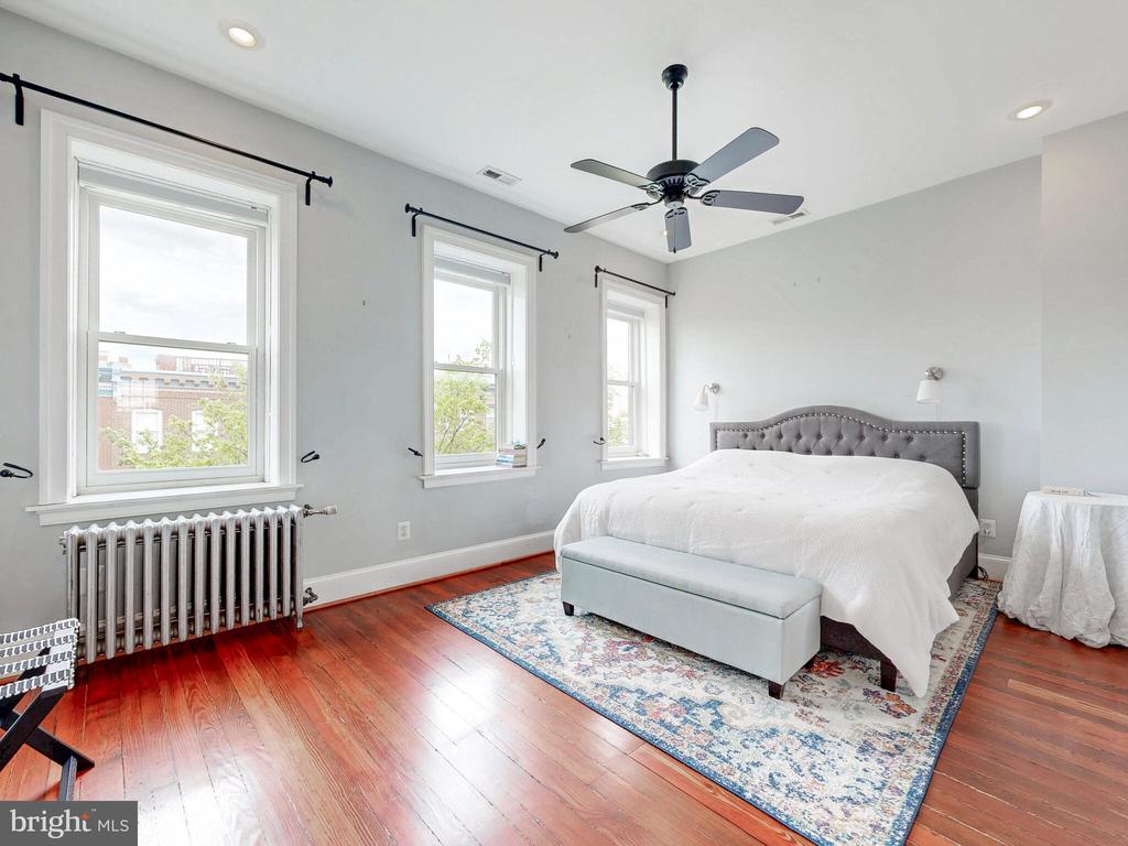 2015 E Baltimore St