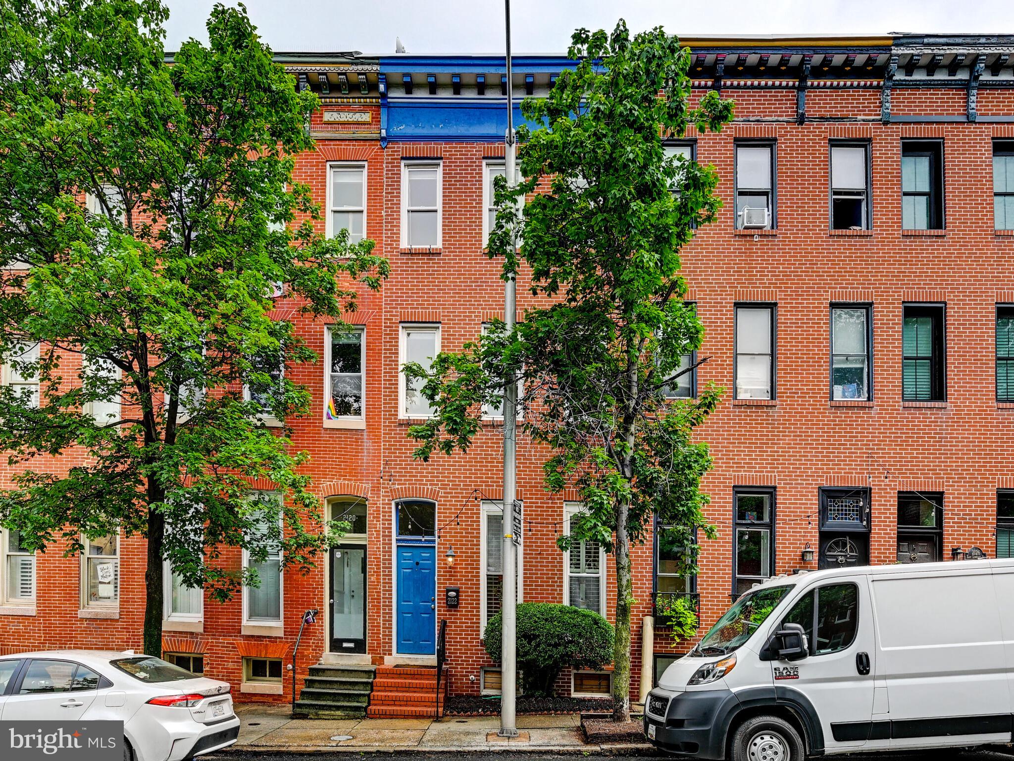 2122 E Lombard St E