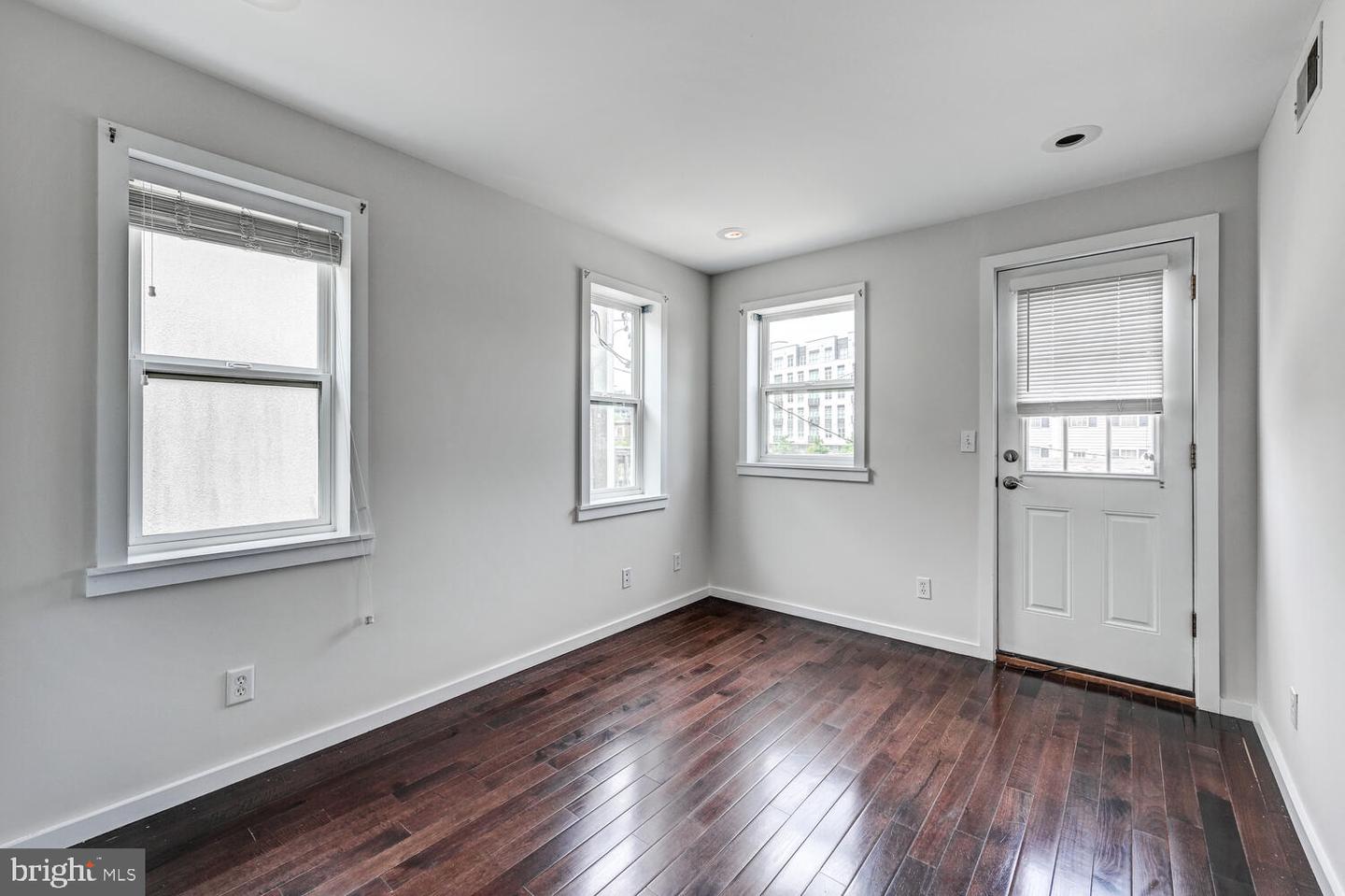 136 W Ostend St