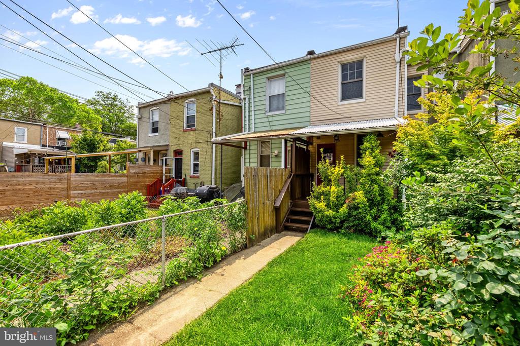806 W 32nd St