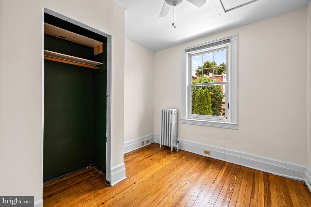 806 W 32nd St