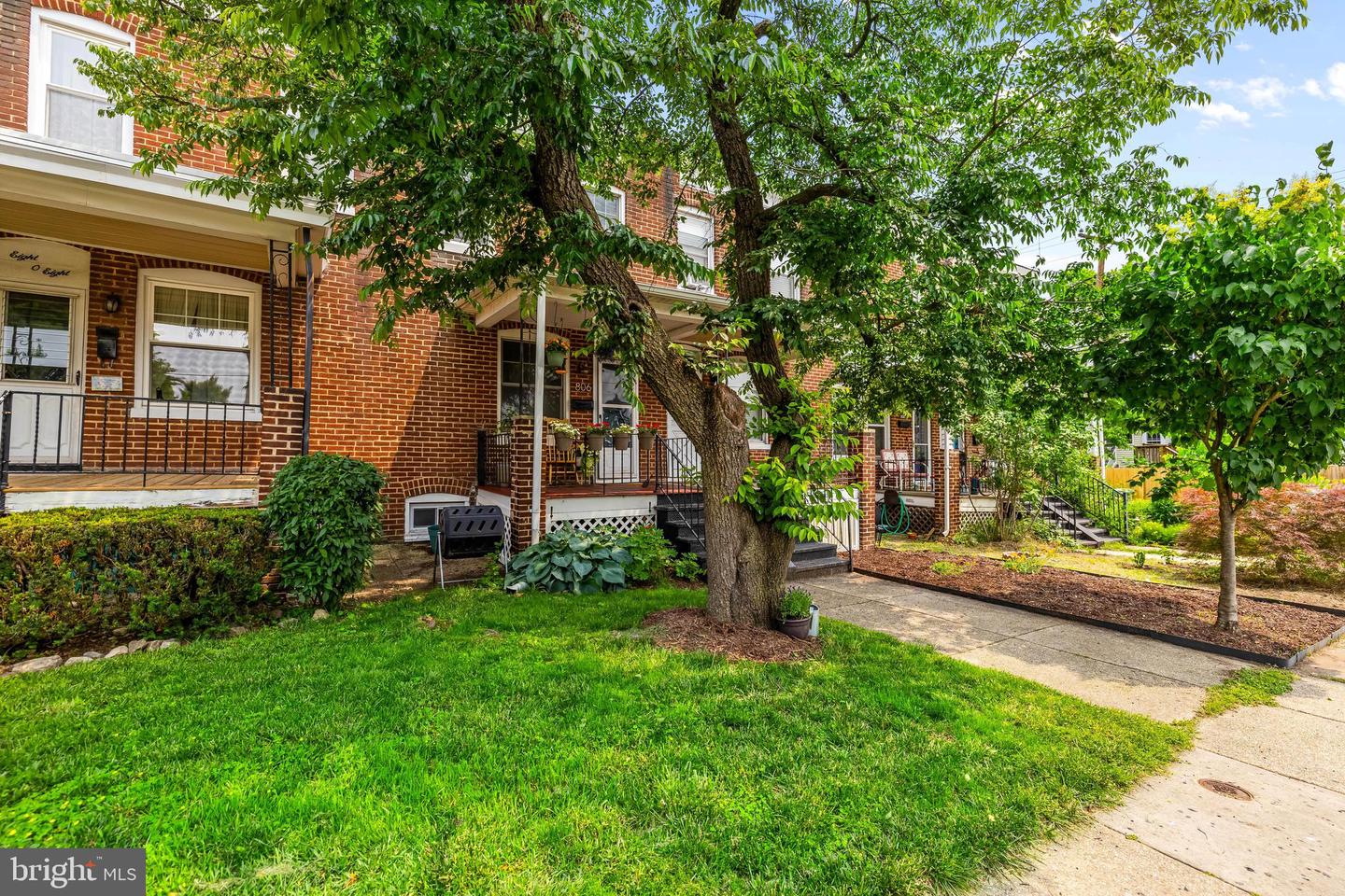 806 W 32nd St