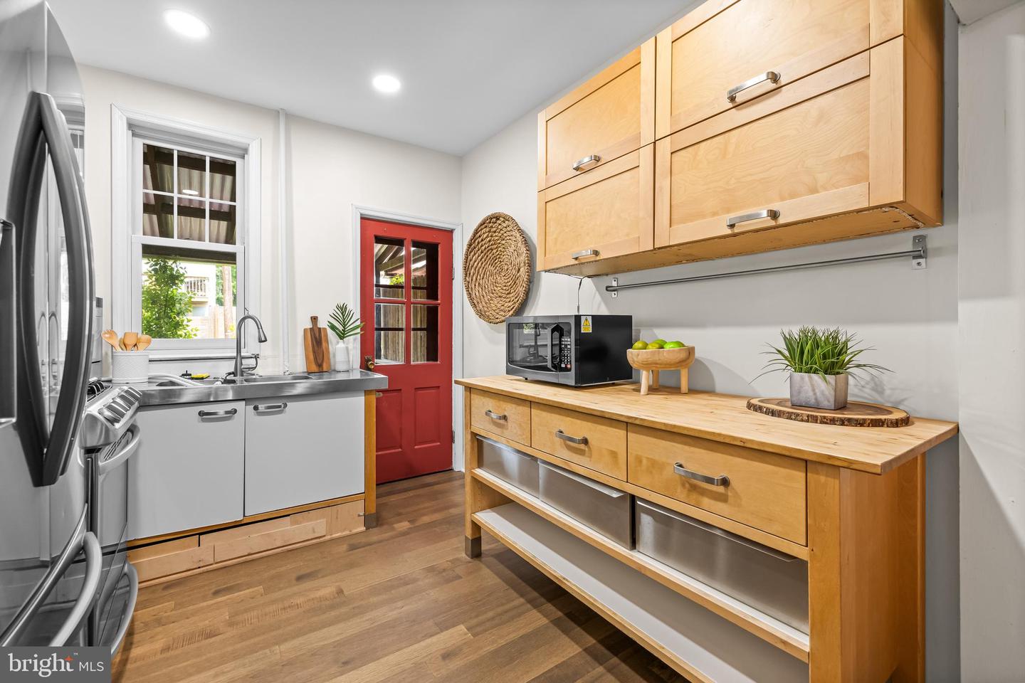 806 W 32nd St