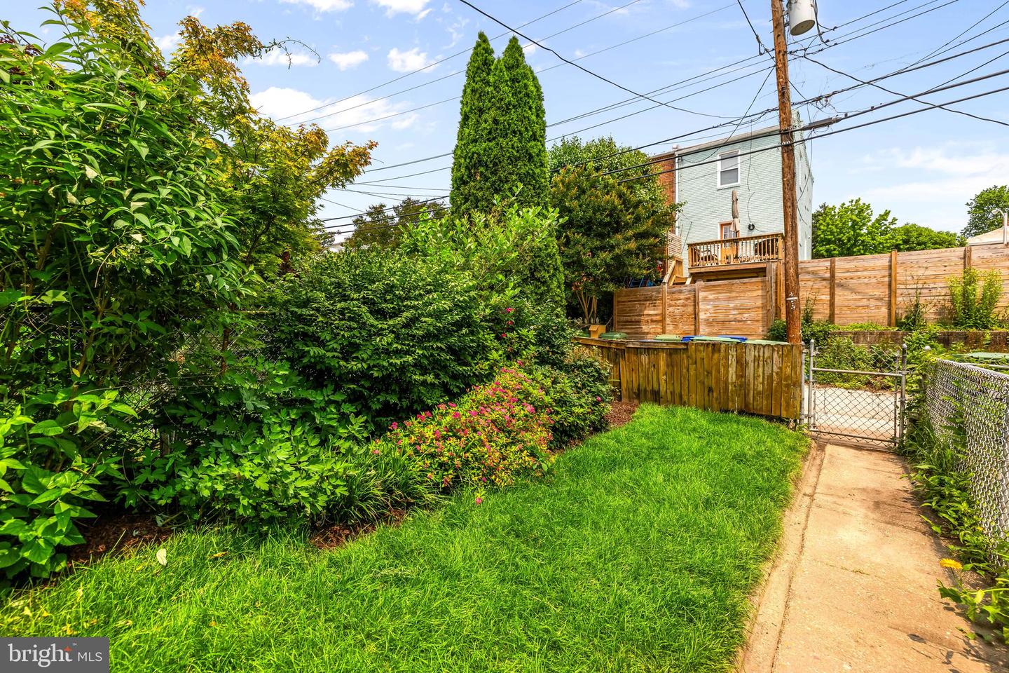 806 W 32nd St