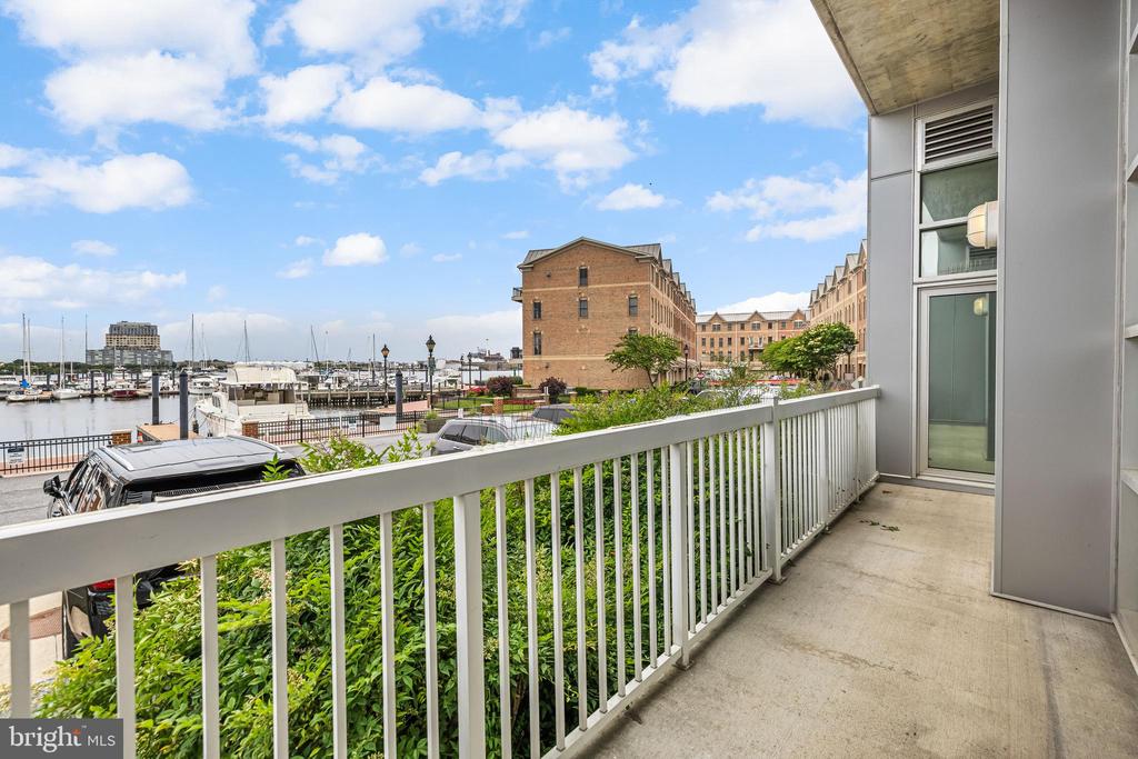2772 Lighthouse Pt E #101