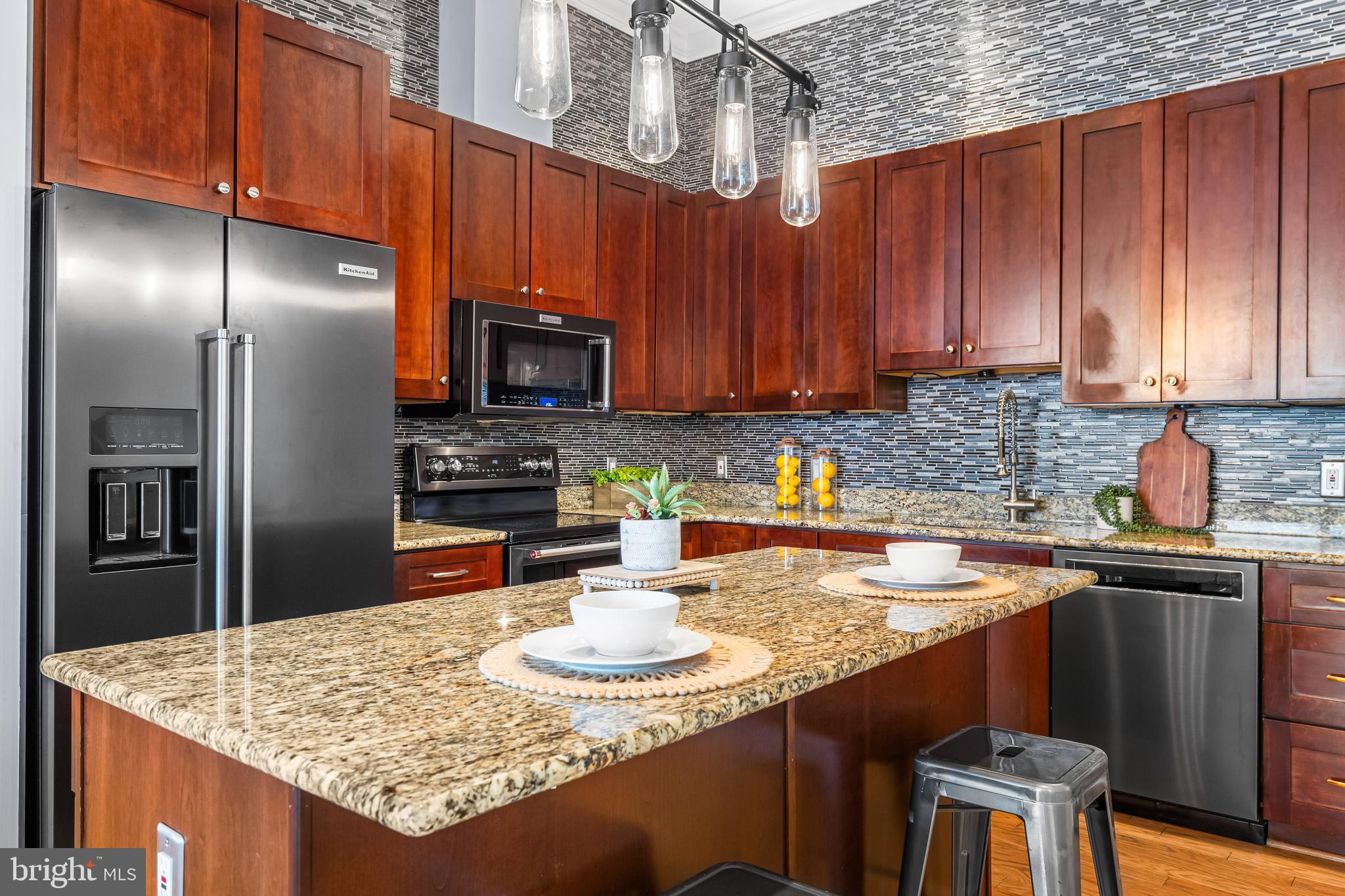 2772 Lighthouse Pt E #101