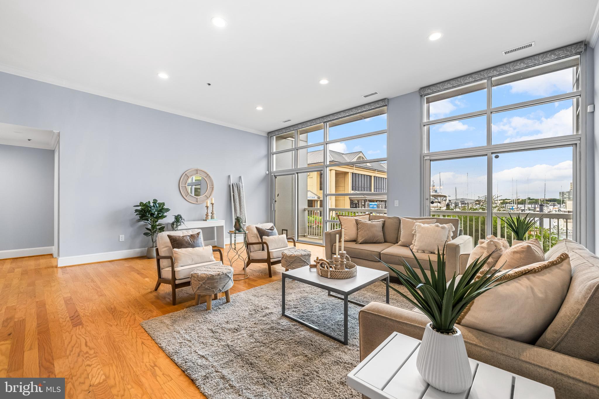 2772 Lighthouse Pt E #101