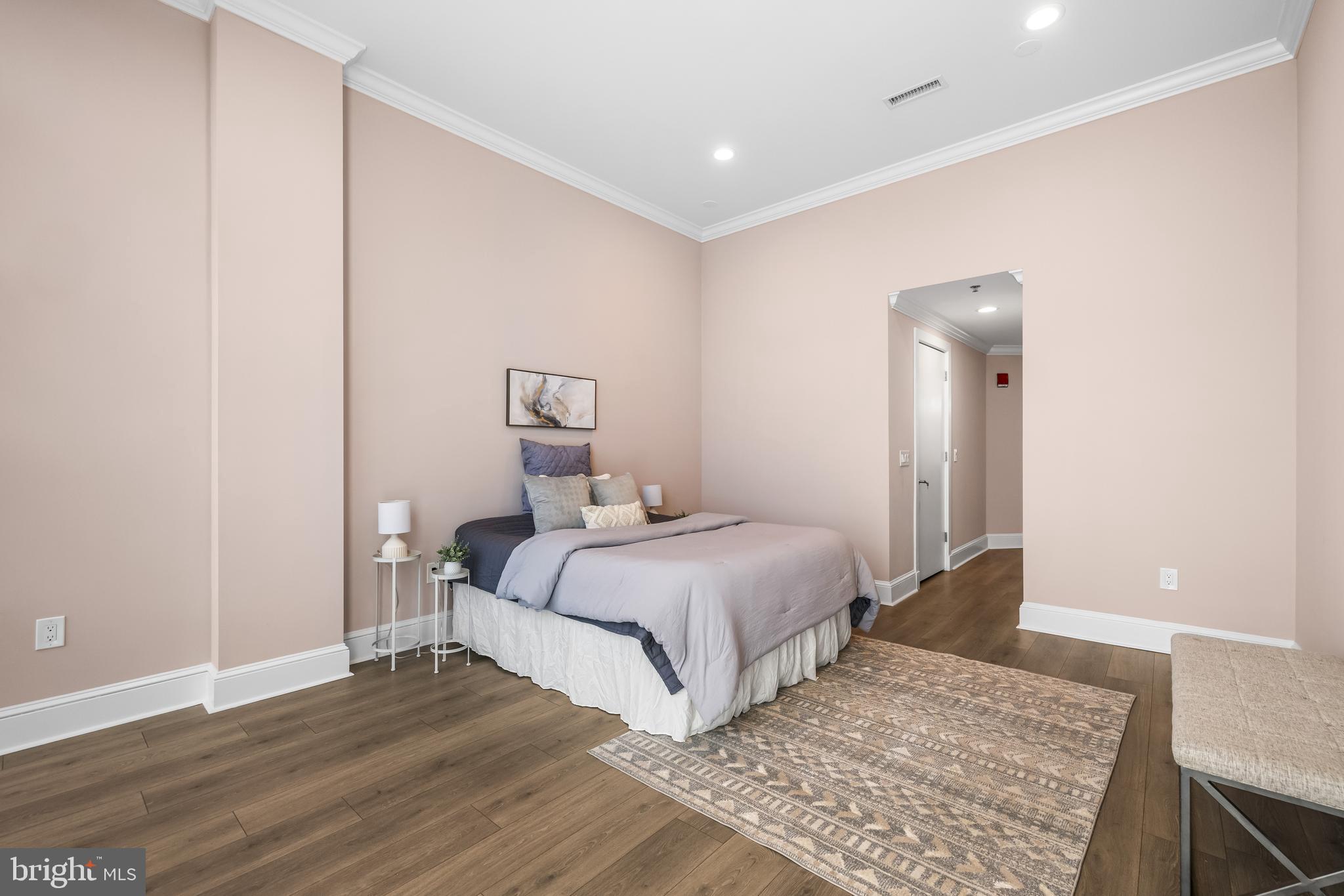 2772 Lighthouse Pt E #101
