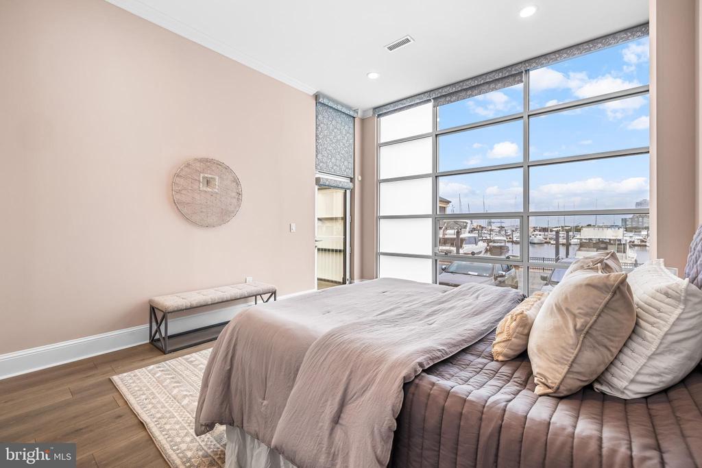 2772 Lighthouse Pt E #101
