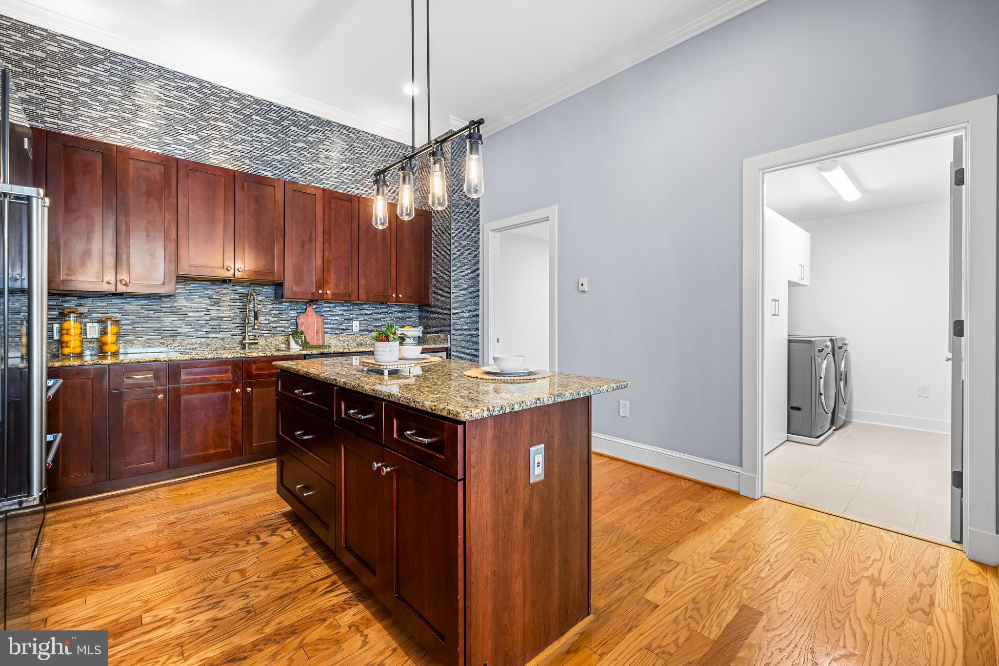 2772 Lighthouse Pt E #101