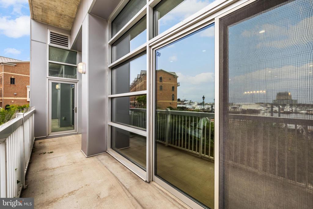 2772 Lighthouse Pt E #101