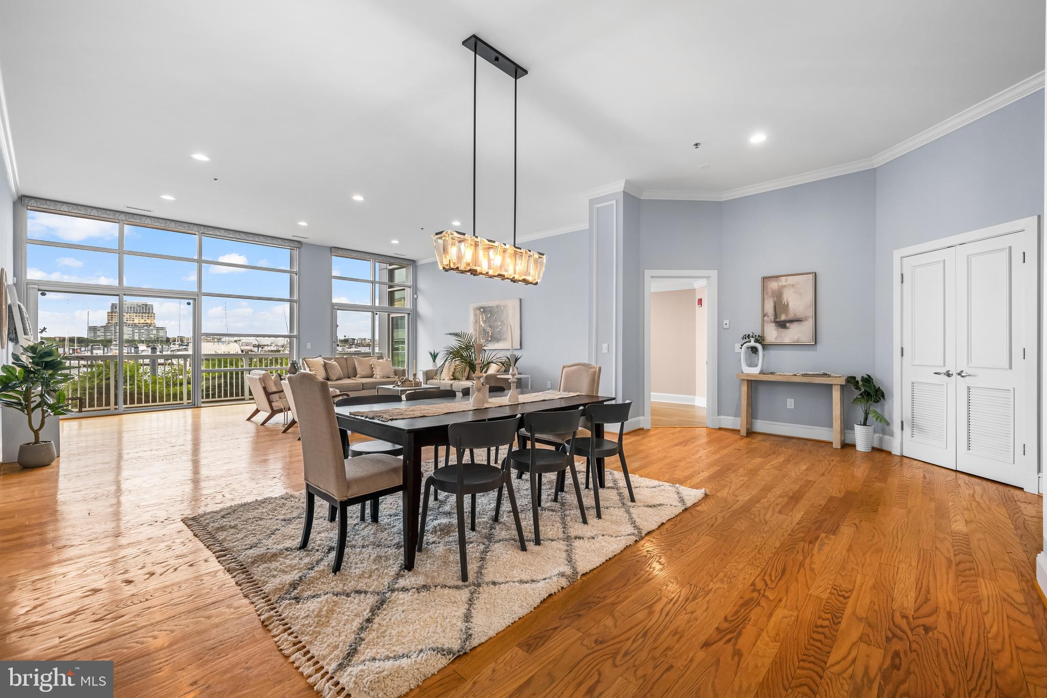 2772 Lighthouse Pt E #101