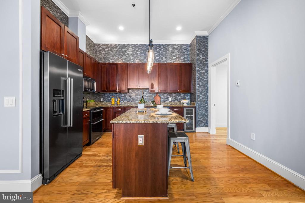 2772 Lighthouse Pt E #101