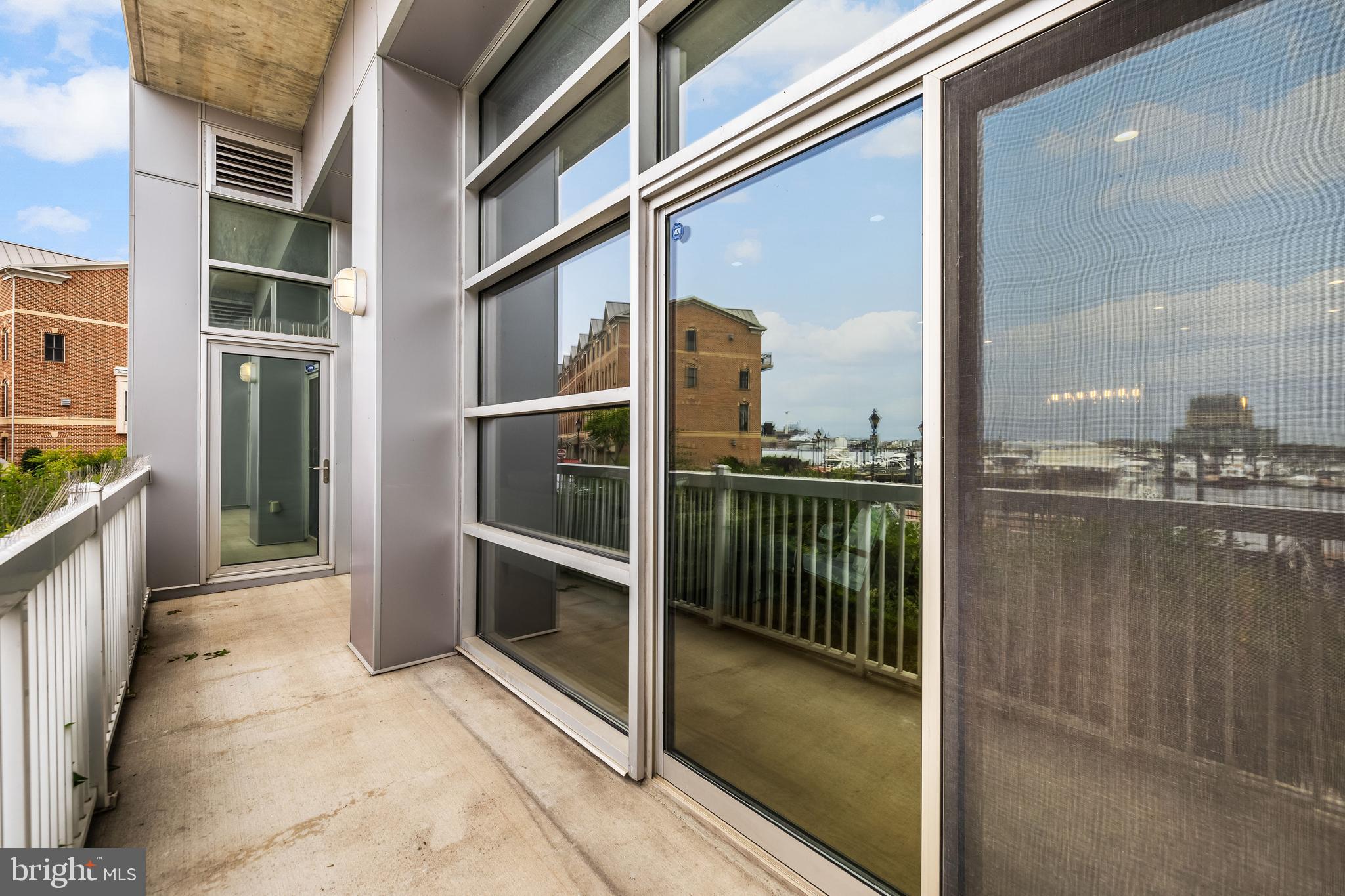 2772 Lighthouse Pt E #101