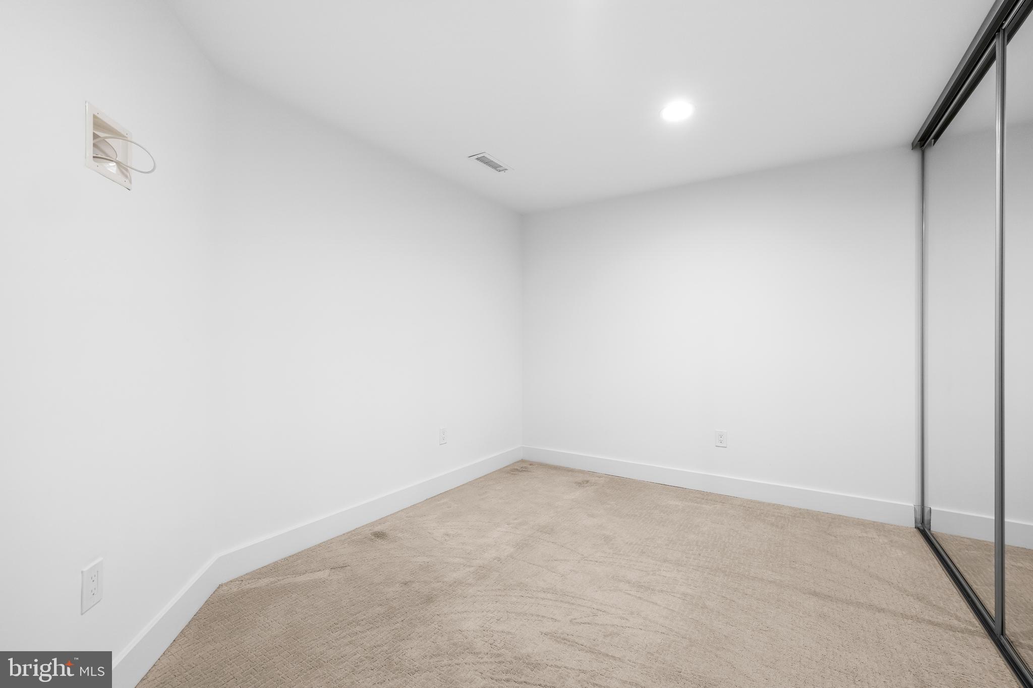 2772 Lighthouse Pt E #101