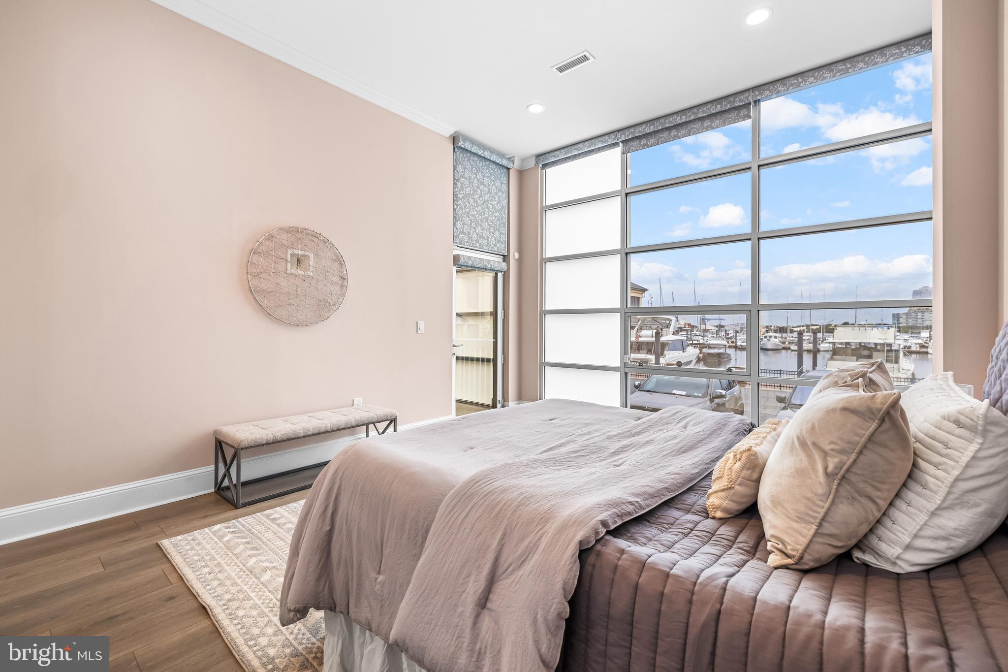 2772 Lighthouse Pt E #101
