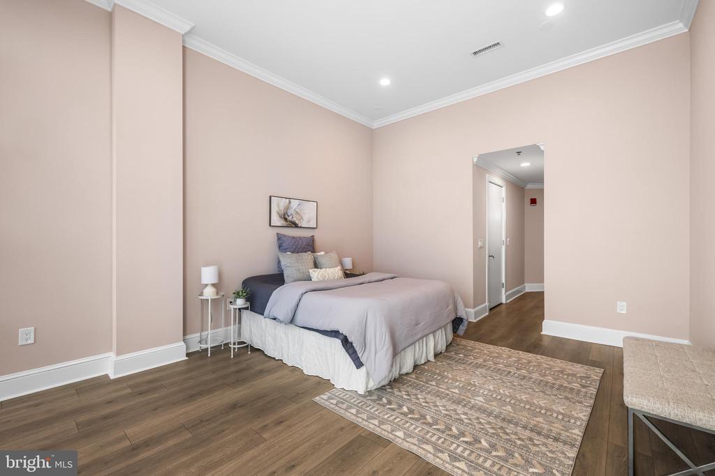 2772 Lighthouse Pt E #101