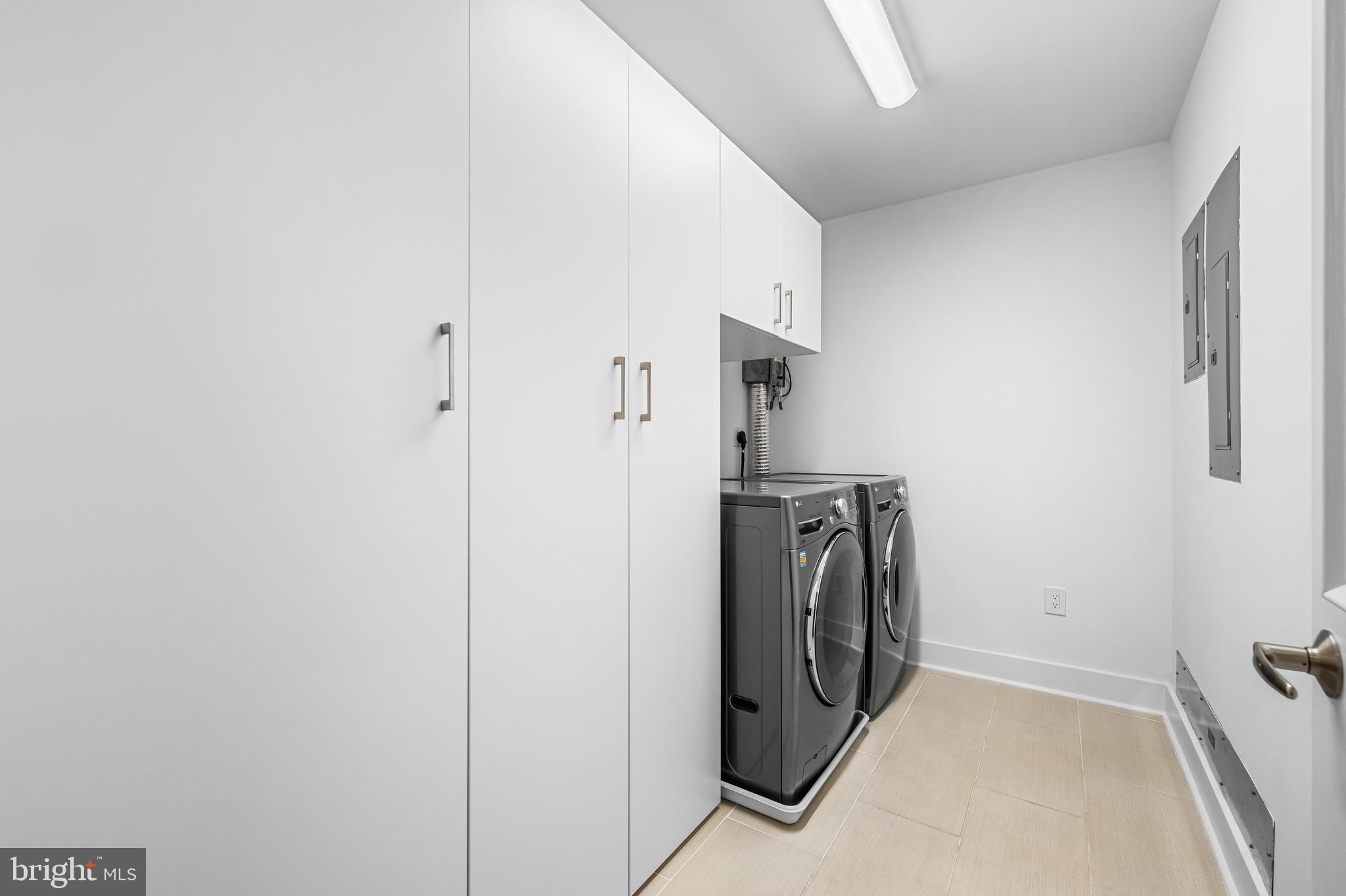 2772 Lighthouse Pt E #101
