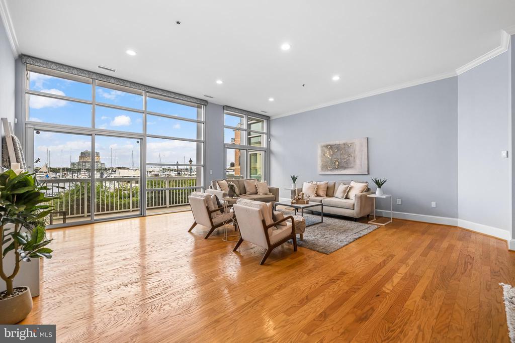 2772 Lighthouse Pt E #101