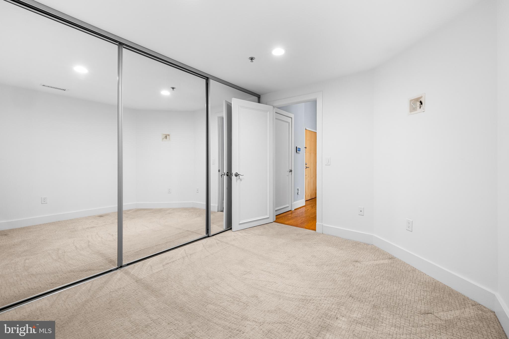 2772 Lighthouse Pt E #101