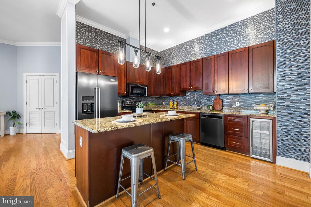 2772 Lighthouse Pt E #101