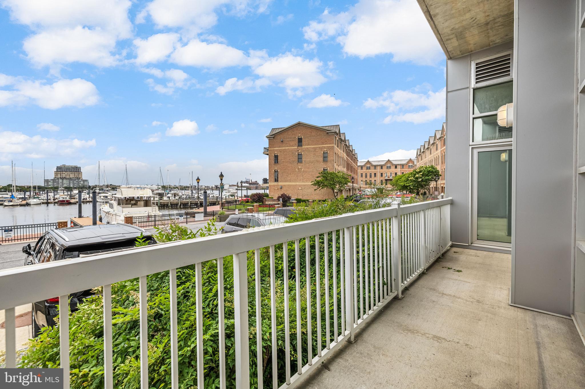 2772 Lighthouse Pt E #101