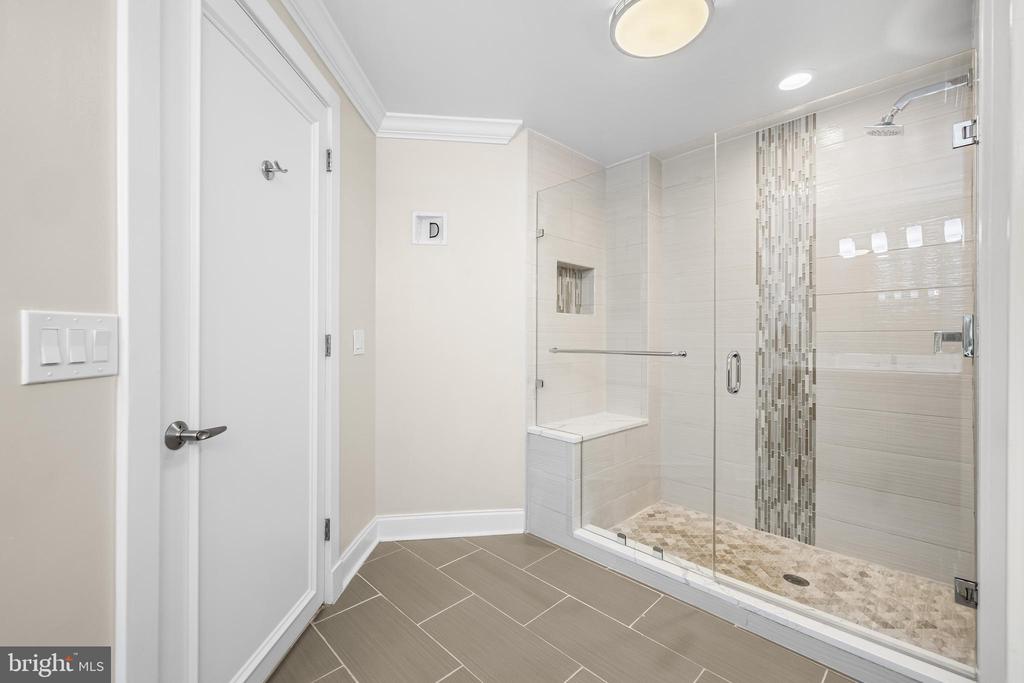 2772 Lighthouse Pt E #101