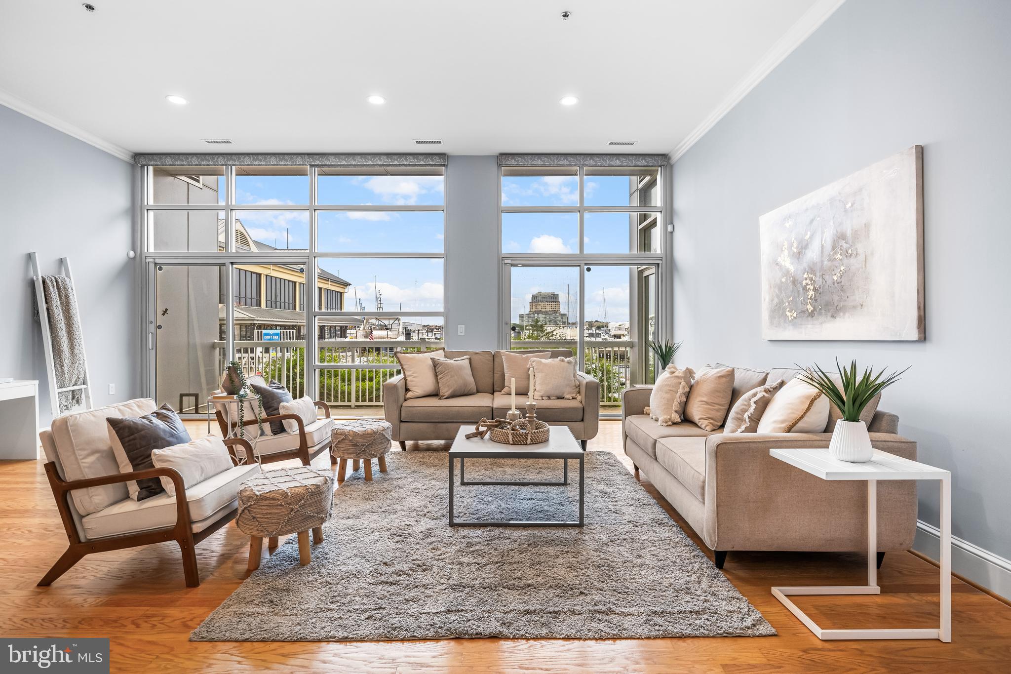 2772 Lighthouse Pt E #101